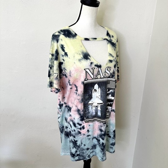Torrid Top Short Sleeve Multicolor‎ Tie dye Size 2x 18-20 Nasa Graphic Print - Picture 10 of 16